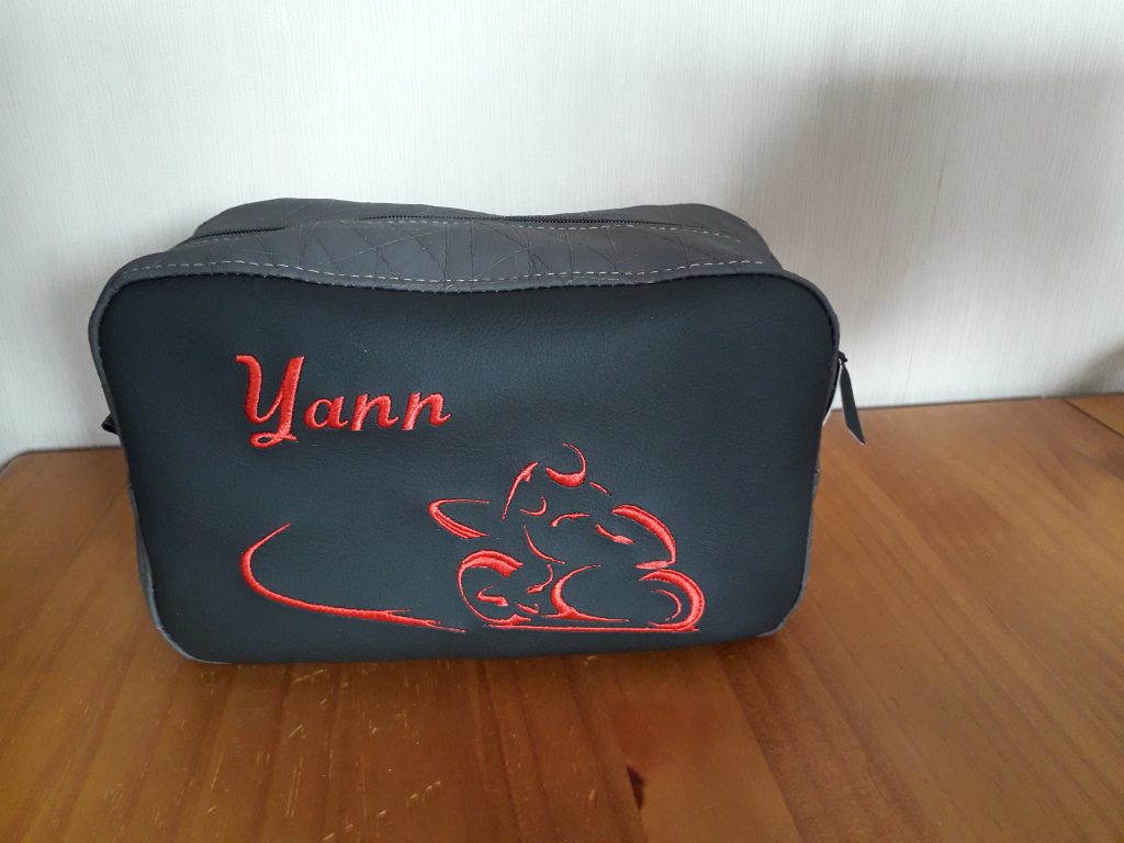 Trousse de toilette broderie moto
