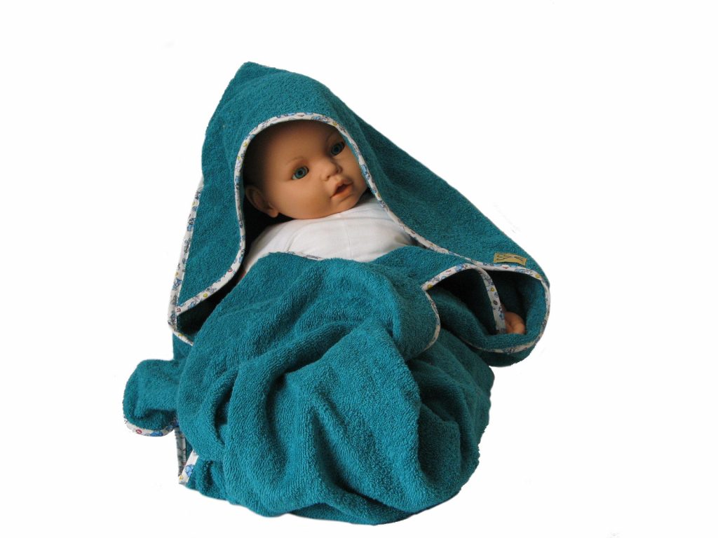 Création couture bébé, Atelier de couture, Pezens, Carcassonne,
sortie de bain bébé